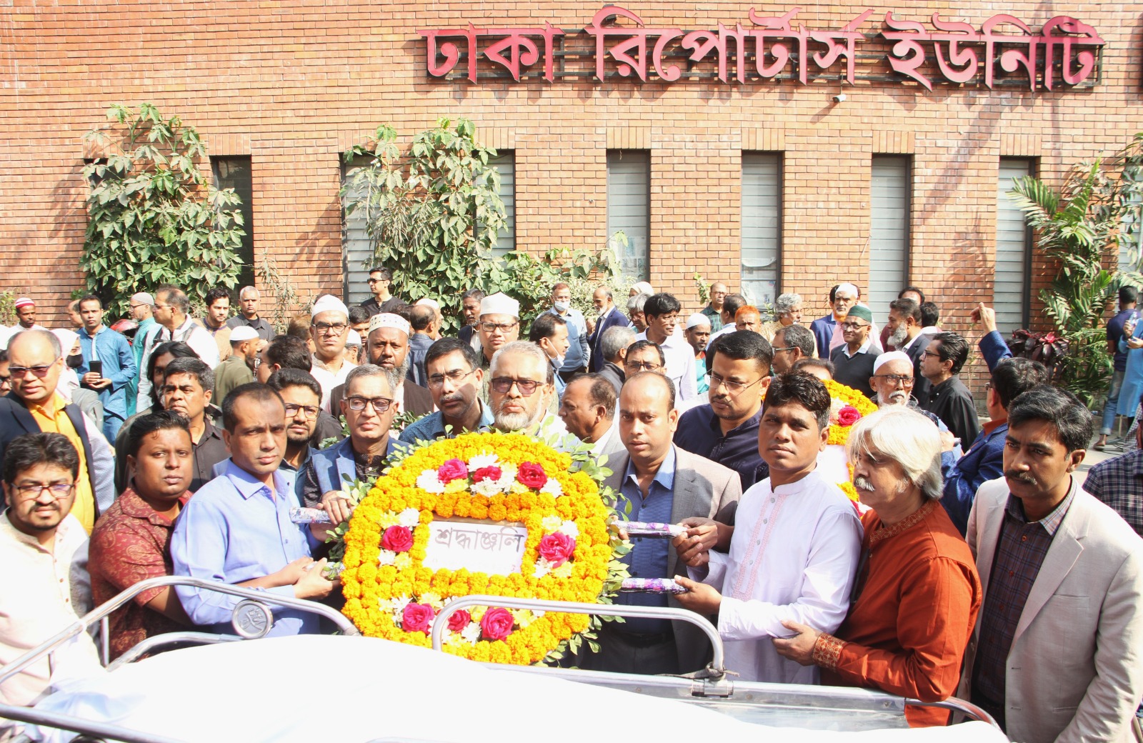 সাংবাদিক জাকারিয়া কাজলের জানাজা অনুষ্ঠিত