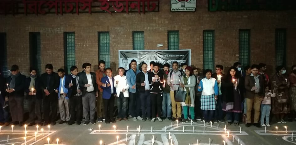 সাগর-রুনী হত্যার বিচারের দাবিতে ডিআরইউতে মোমবাতি প্রজ্বলন